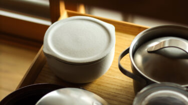 《日用品日記》うつわになる信楽焼のレンジ蒸し鉢