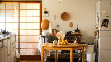 台所にテーブルがやってきた